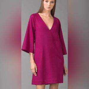 Diane von Furstenberg fuschia wool blend heavy knit V neck shift midi. Size 12